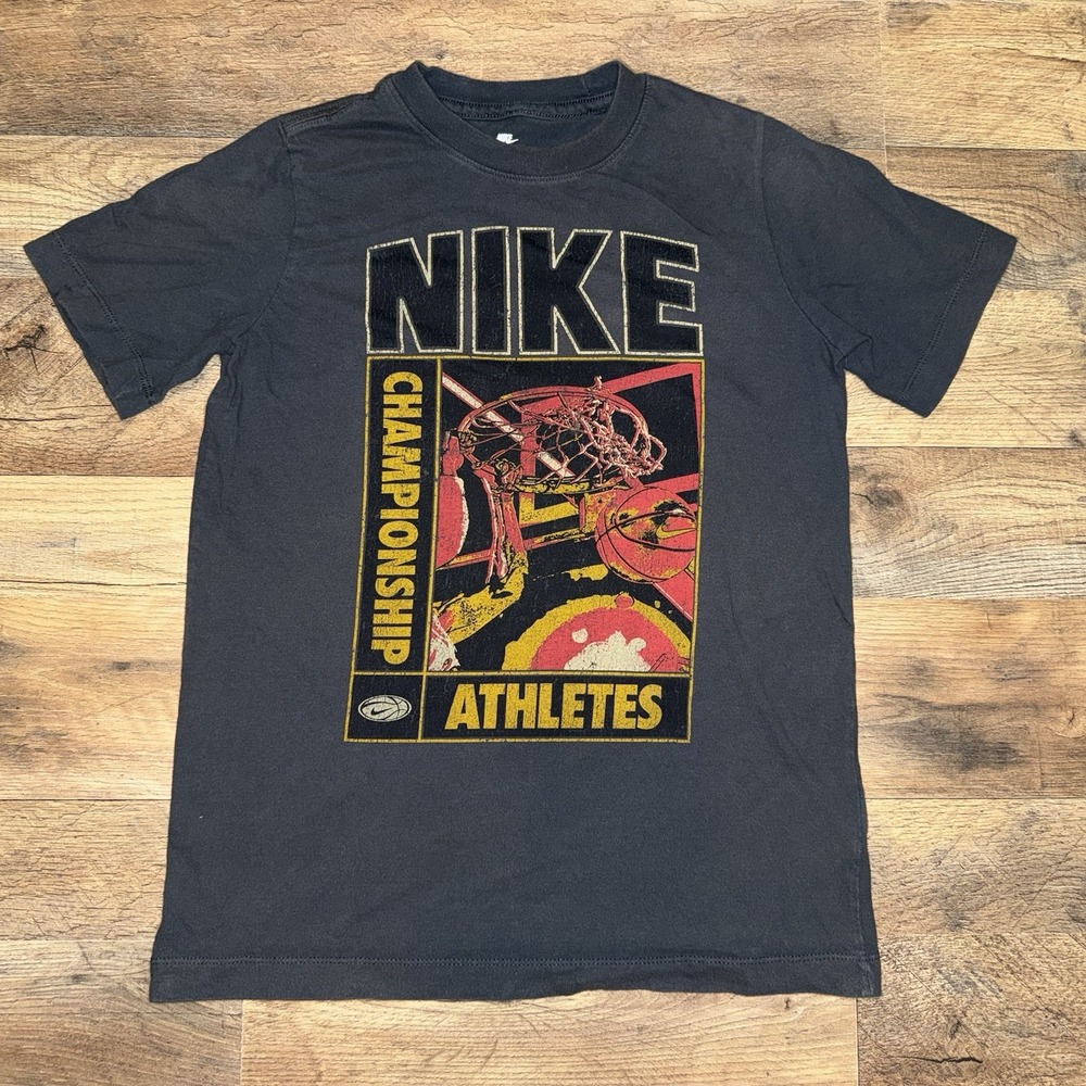 Nike Boys L Championship Athletes Basketball Graphic T-Shirt Black Short Sleeve